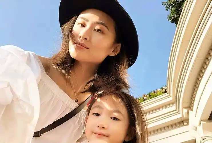 李安琪:14岁遇真爱,嫁李小鹏11年,因不说中文被喷上热搜_中国_美国