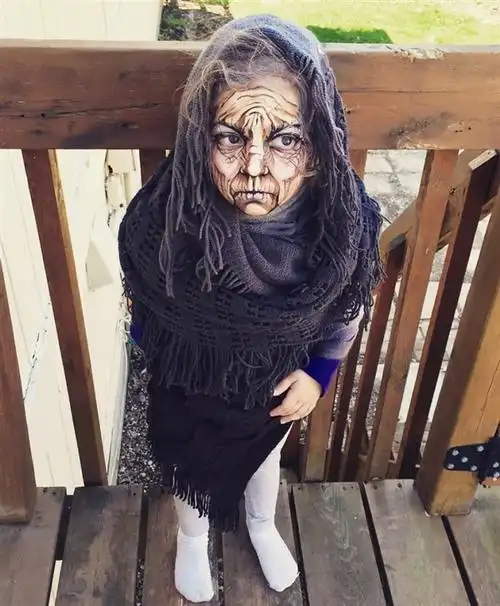 3岁女孩变身80岁老巫婆 这彩绘简直逆天了!