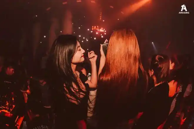 凌晨一点,实地探访成都年轻男女的真实夜生活|夜店|舞池|音乐_网易