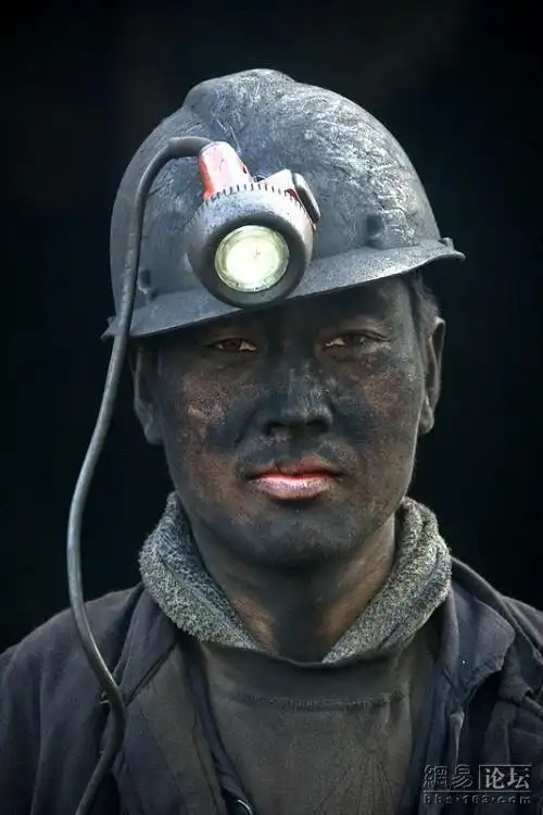 (纪实实拍组图)挖煤的王二小