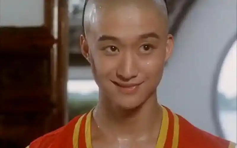 【吴京】功夫小子闯情关 学文被罚老妈心疼