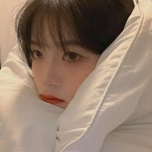 2020最好看的微信头像女生简单大方两张一组