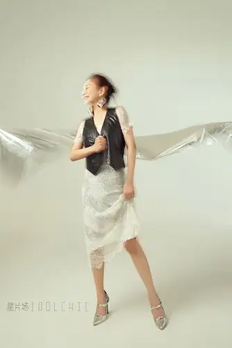 陈松伶轻松演绎百变造型最新写真引领初秋新风尚