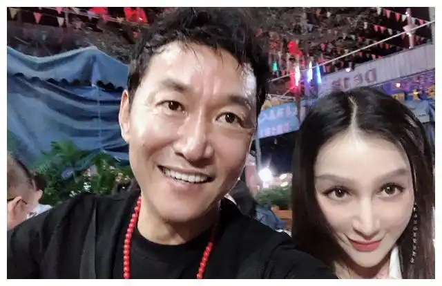 赵燕国彰中考全县第二辍学凭插翅难逃爆红娶瑞典大美女