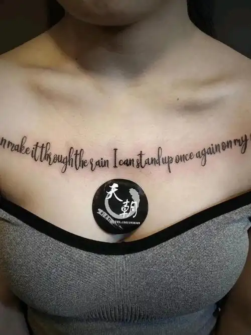 英文纹身花胸纹身