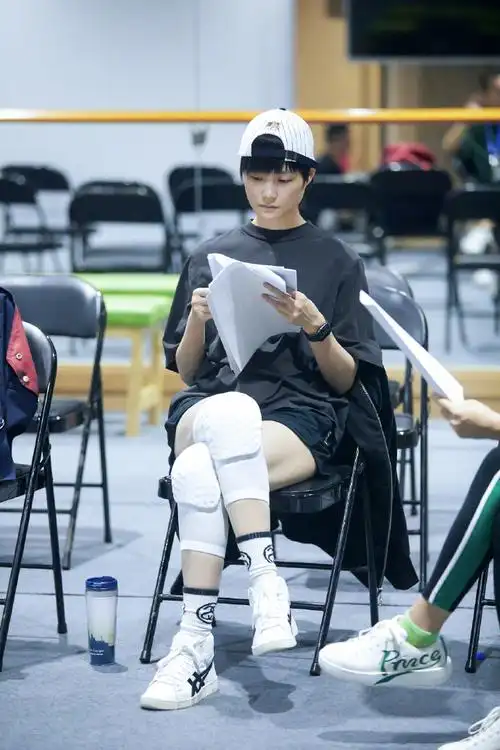 李宇春超话继跳2000个绳,会长又多了一项可选择的健身项目,比如_____?