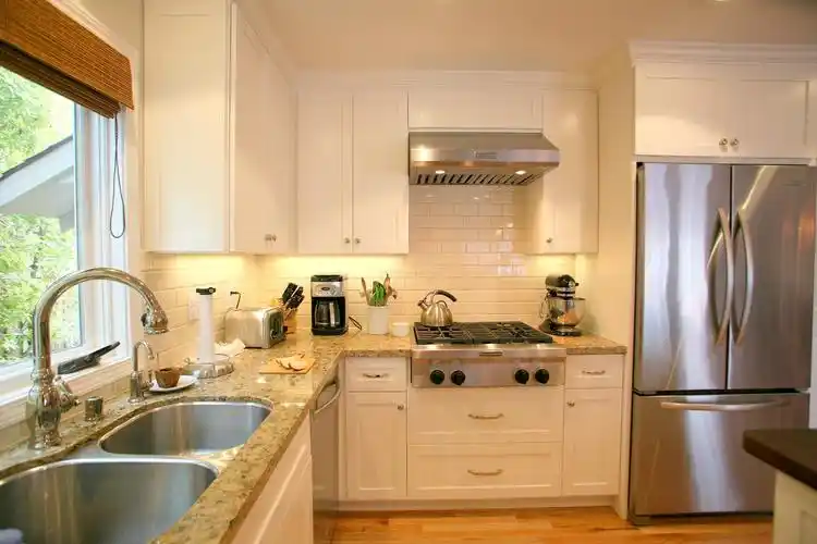 l型厨房装修效果图现代简约