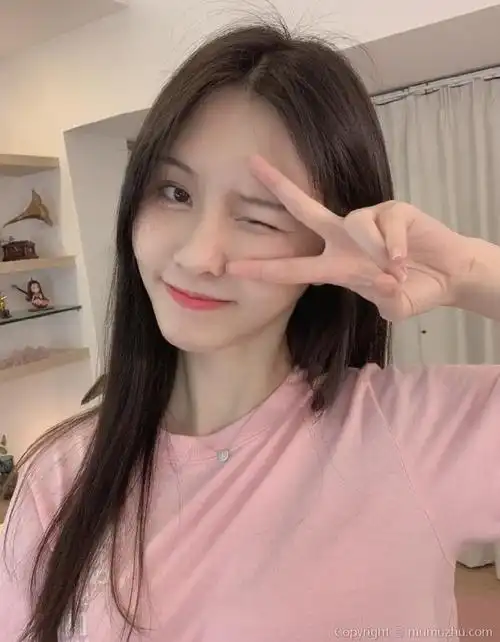 斗鱼阿冷学生时代与男友秀恩爱,社交平台公开叫老公,旧照被曝光