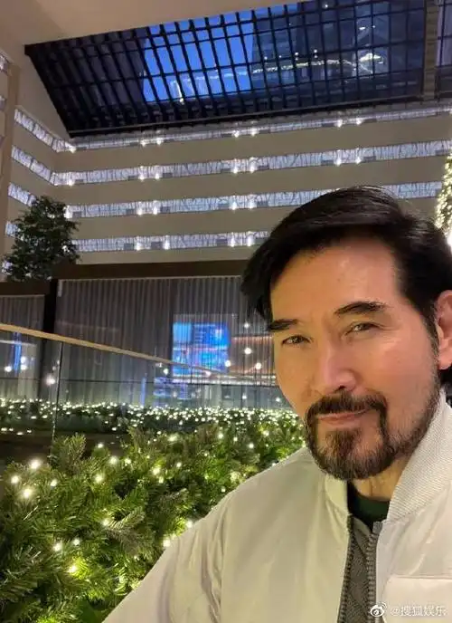 62岁的费翔近照