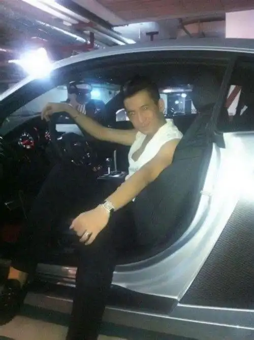 曝京城富二代的奢靡生活:玩香车拥美女(组图)