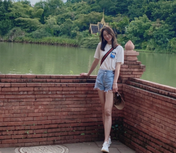 王辰玥晒美照略显调皮!