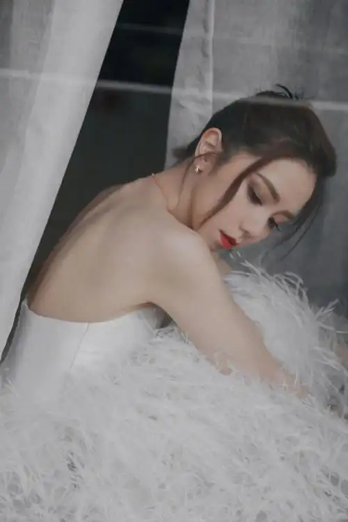 性感女神邓紫棋诱人写真,高清图片-壁纸族