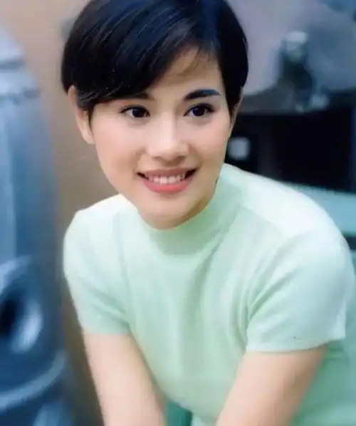 1,陈松伶个人资料基本介绍,中文名:陈松伶,外文名:adia chan,别名