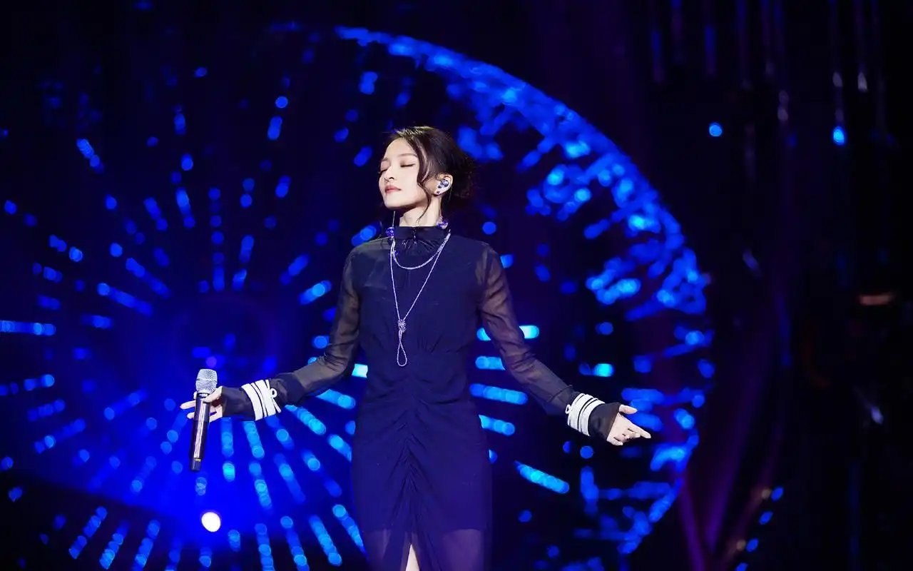 张韶涵《我是歌手》每一套服装都美成仙!网友:说她18岁都有人信