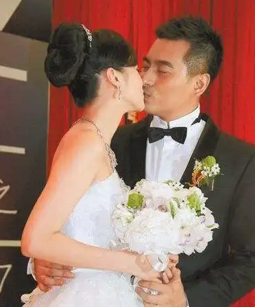 他们相差10岁一见钟情,如今结婚五年俩个儿子,网友:郎才女貌|章龄之|