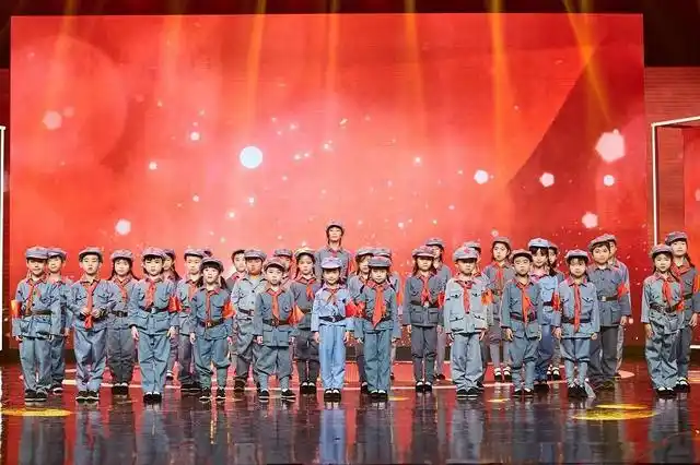 桔子树安贞校区选送的合唱《红星闪闪》.