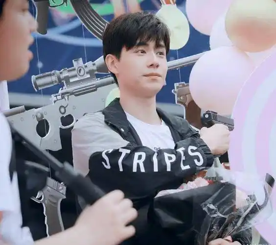 《亲爱的2》还没播,胡一天又有新剧开机,女主角身高差距太大了_作品