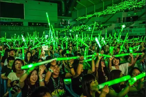 演唱会荧光棒批发定制大号电子led七彩发光海绵棒泡沫荧光棒定做