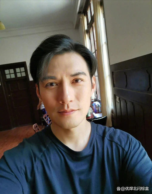 "看刘亦菲,赵丽颖都深情"的男演员,生了桃花眼,天生自带苏感