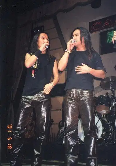 p>动力火车(power station),中国台湾流行摇滚演唱组合,成立于1994年