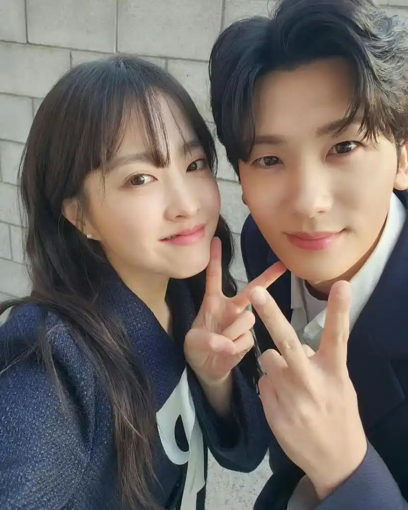 朴宝英更新与朴炯植合照  二搭和结婚总要选一个吧[三哈] 求求你们了