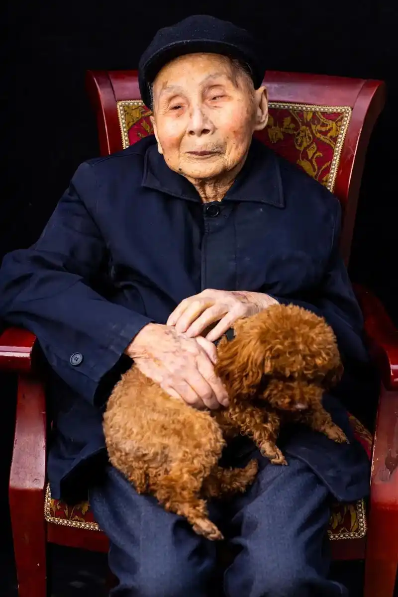 100岁周占云 男四川天府新区万安街道104岁何绍先 男四川天府新区煎茶