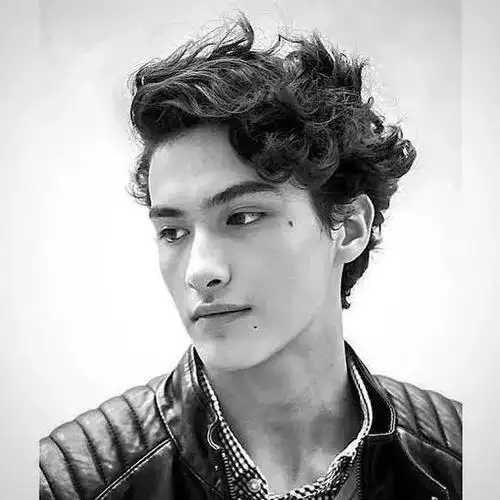 自来卷头发怎么弄好看男生自来卷适合发型图片大全