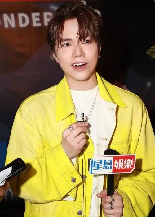 张敬轩自曝腰部受伤,怕失业将花3年读书!