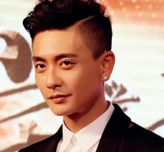 回顾黄宗泽同居8年都不愿娶胡杏儿失去了才后悔如今仍未婚