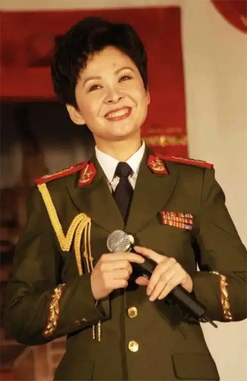 董文华:我这辈子最正确的决定,就是嫁给了为自己牺牲事业的丈夫