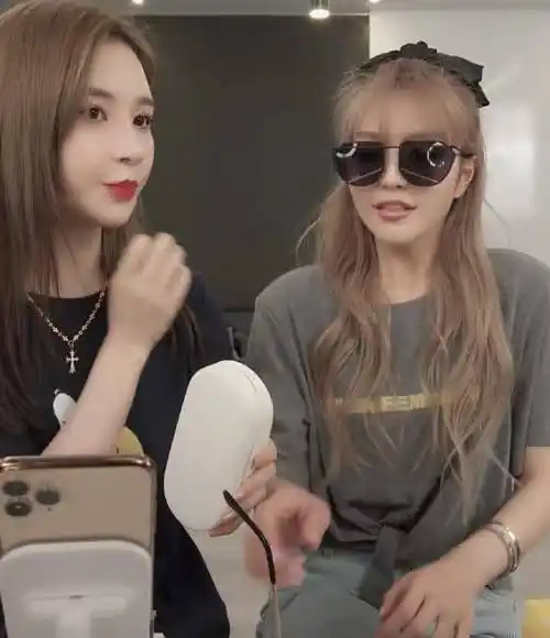 和罗志祥分手后周扬青首次公开直播颜值气质满分获网友怒赞