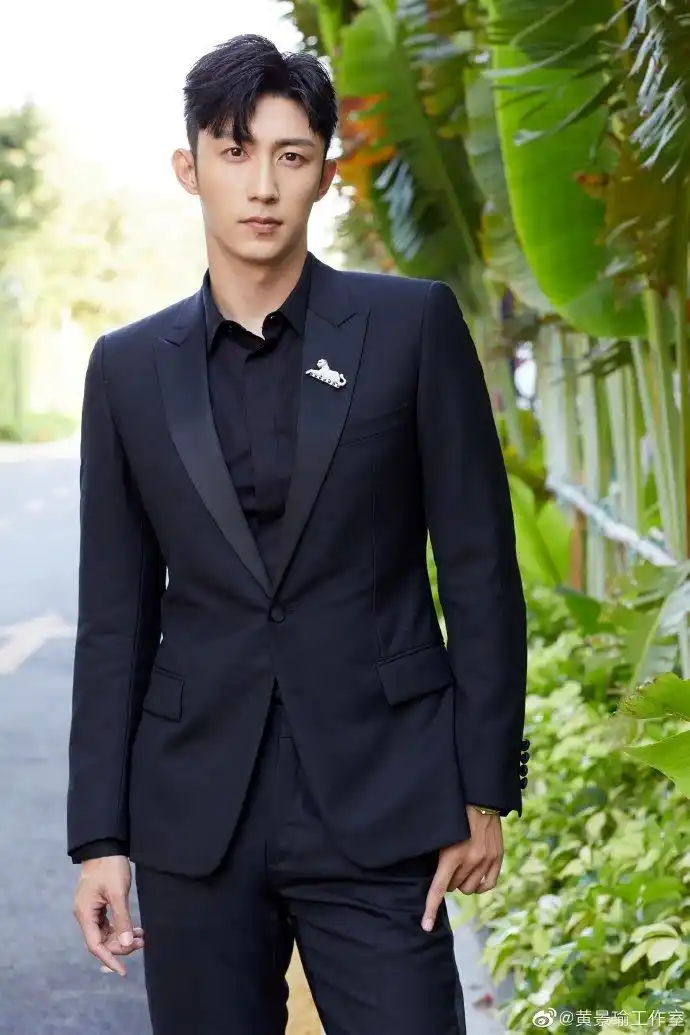 他是冉冉升起的新星,是一直不懈努力的演员黄景