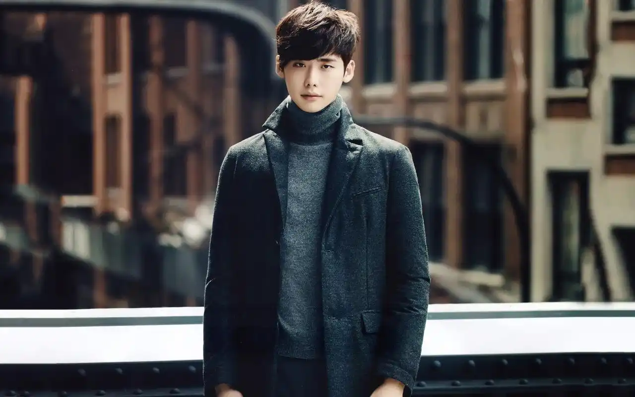 韩国小鲜肉国民暖男李钟硕帅气时尚写真桌面壁纸(2)