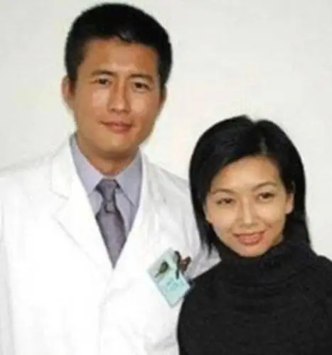 57岁高曙光为5岁儿子庆生父子俩五官神似二婚富商娇妻状态佳