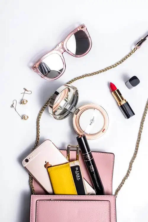 化妆品创意简约时尚摆拍