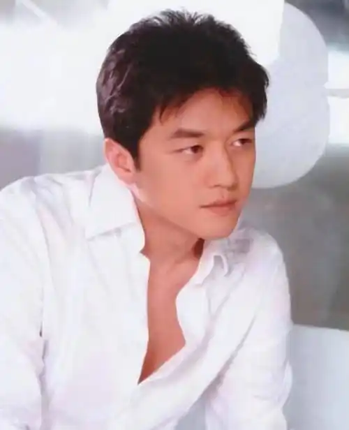 李亚鹏:含泪给病逝的父亲买机票,如今愧对白发寡母_李国立_父母