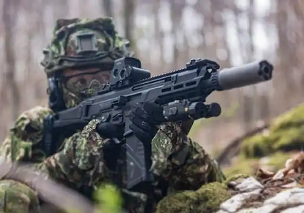 德国特种部队采用先进抑制技术的hk437冲锋枪