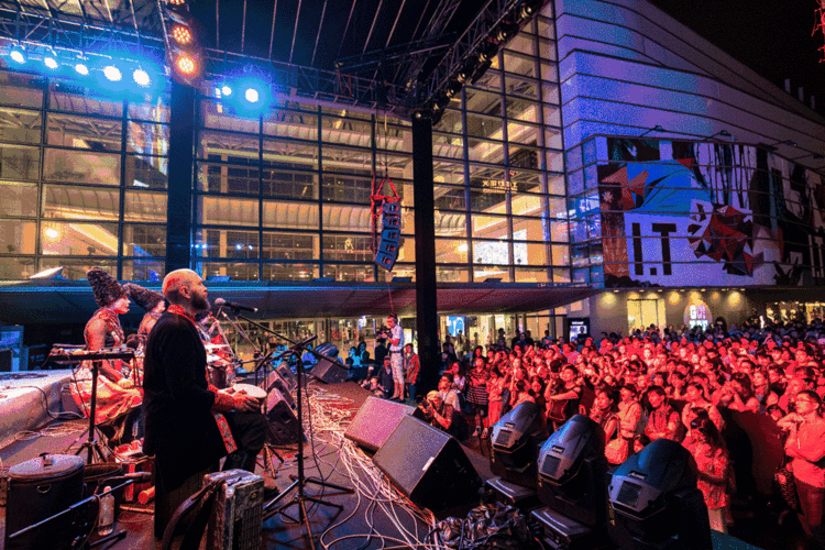 惊艳!法国音乐诗人 中国曲艺大师 乌克兰天才乐队 纵情演绎世界音乐