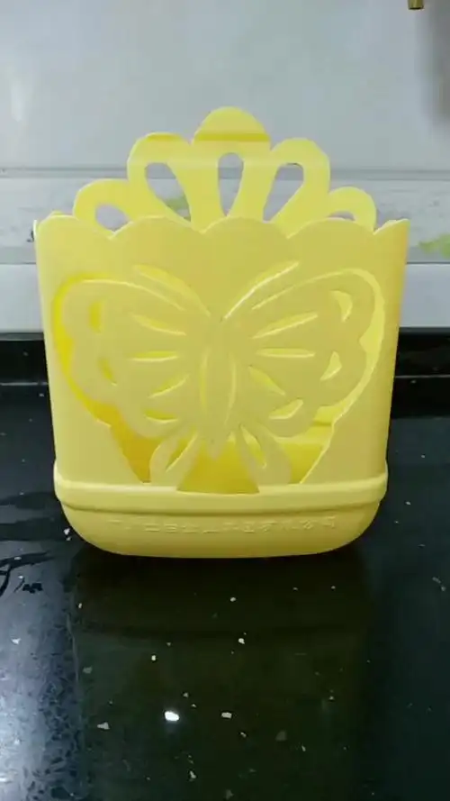 **利用,洗洁精瓶制作筷子桶