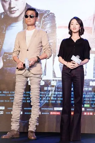 btw容我吐槽一下梁家辉的裤子这是买长了吗……hhh