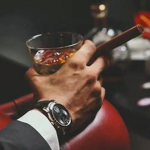 当雪茄遇上腕表诠释出最醇厚的男人味道