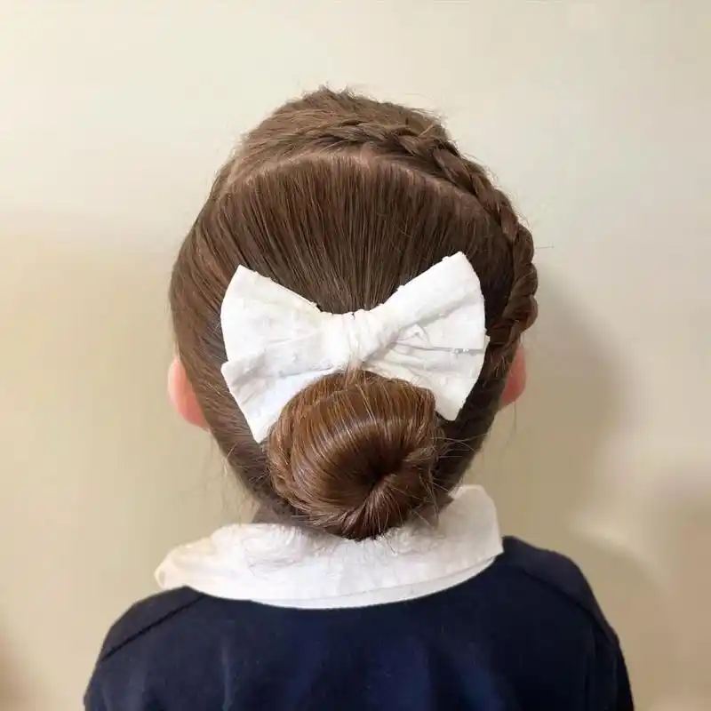 小女孩演出发型推荐之蝴蝶结96高扎丸子头 #小女孩发型# #小女孩
