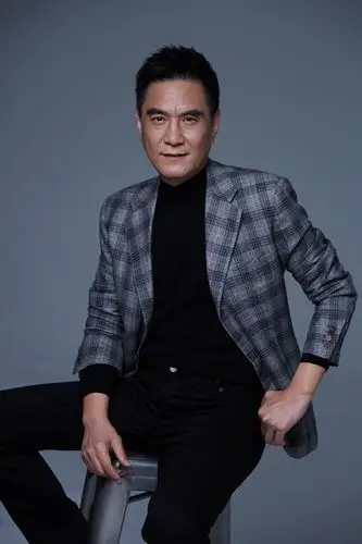 李强曝时尚大片 风度不凡彰显绅士品格