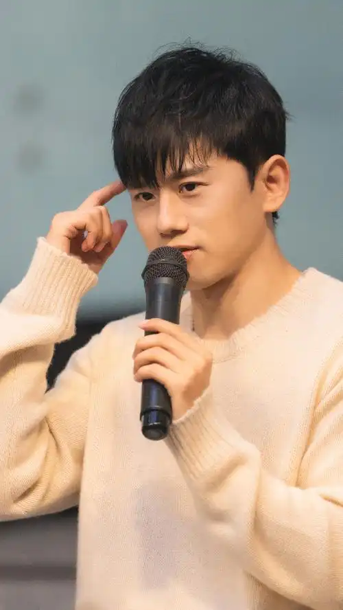 张杰出演话剧曾经如是