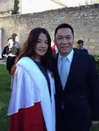 "小燕子"赵薇嫁给了富商黄有龙,已经结婚生子的赵薇告别了当初"土气"