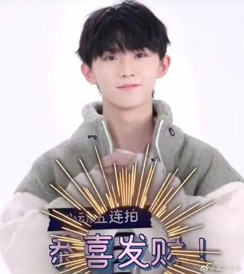 马嘉祺超话#时代少年团心动五连拍#马嘉祺心动五连拍嘟嘴 吐舌马哥不