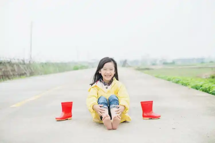 光着我的脚丫子.