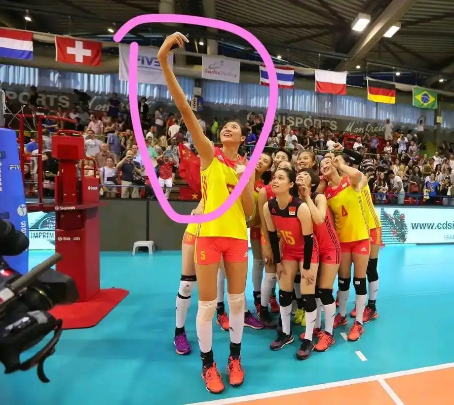 中国女排队员高意这个超长臂展真是无人能敌,这拦起网来那不是妥妥