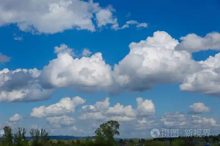 天空中乌云密布多云天气天上的云