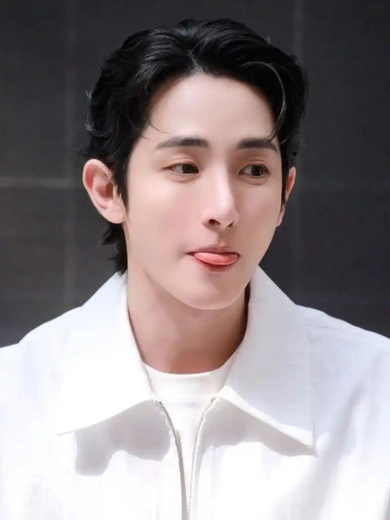 捕捉一些李洙赫的可爱小表情